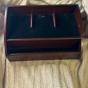 Gorgeous Brookstone Charging Station- 3 devices- Back opens for cords - SEE PICS